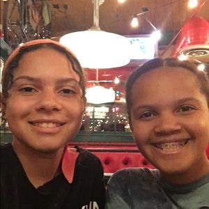 Meet your Poshers, Dalena and Demi